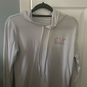 Vineyard vines light pullover- Edgartown T-shirt